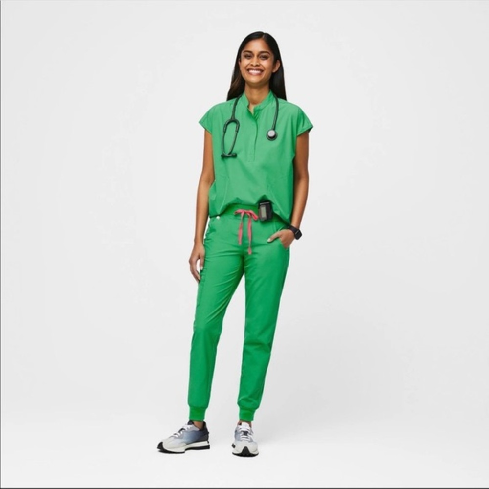FIGS SCRUB SET—SAFETY GREEN—XXS/XXSP—FreeX fabric—$40